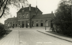 164679 Gezicht op het N.S.-station Sneek te Sneek.