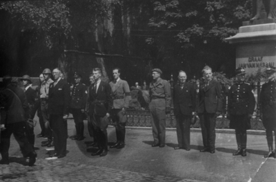 124805 Afbeelding van de scheidende stadscommandant van de B.S. (Binnenlandse Strijdkrachten), mr. M.M. Kwint alias Van ...