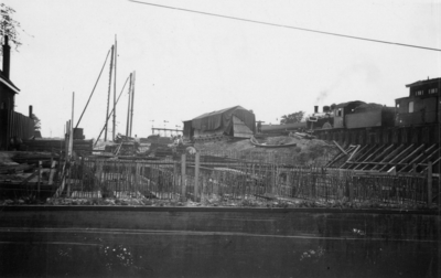 164712 Gezicht op de werkzaamheden ten behoeve van de verbouwing van de tunnel onder het spoor in de Leidseweg te ...