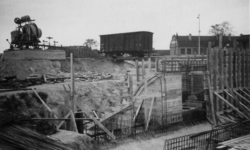 164715 Gezicht op de werkzaamheden ten behoeve van de aanleg van de Leidseveertunnel (westzijde) te Utrecht.N.B. De ...