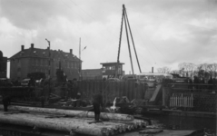 164723 Afbeelding van de werkzaamheden ten behoeve van de vernieuwing van de spoorbruggen over de Vaartsche Rijn te ...