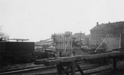 164724 Afbeelding van de werkzaamheden ten behoeve van de vernieuwing van de spoorbruggen over de Vaartsche Rijn te ...