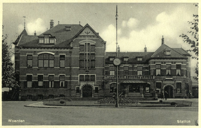 164827 Gezicht op het N.S.-station Woerden te Woerden.
