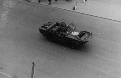 124837 Afbeelding van de Memorial D-Day Parade.Een Ford GPA amfibievoertuig van de 3rd Canadian Infantry Division op ...