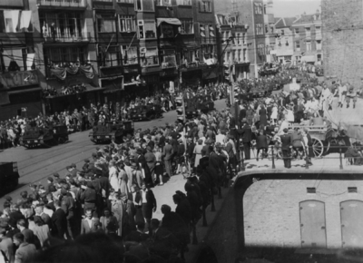 127829 Afbeelding van de Memorial D-Day Parade.Bren Gun Carriers van de 3rd Canadian Infantry Division in de ...