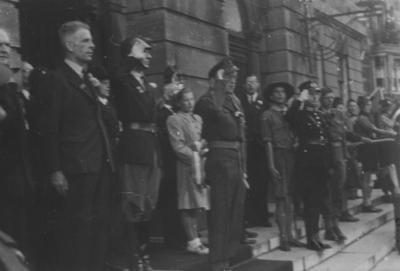 124863 Afbeelding van het bezoek van Z.K.H. Prins Bernhard aan de burgemeester van Utrecht, mr.dr. G.A.W. ter ...