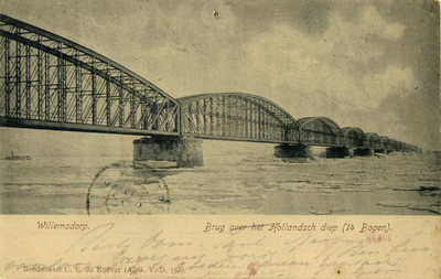 164935 Gezicht op de spoorbrug over het Hollandsch Diep bij Moerdijk.
