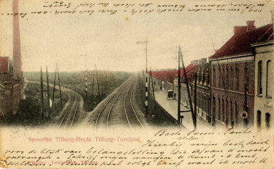 165001 Gezicht op de spoorlijn Tilburg - Breda te Tilburg, vanaf het voetgangersviaduct in de Noordstraat, met links de ...