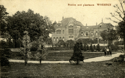 165024 Gezicht op het S.S.-station Woerden te Woerden.