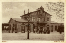 165094 Gezicht op het N.S.-station Harderwijk te Harderwijk.