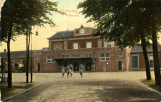 165145 Gezicht op het H.S.M.-station Apeldoorn te Apeldoorn.