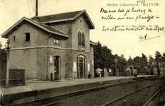 165196 Gezicht op het H.S.M.-station Hattem te Hattem.