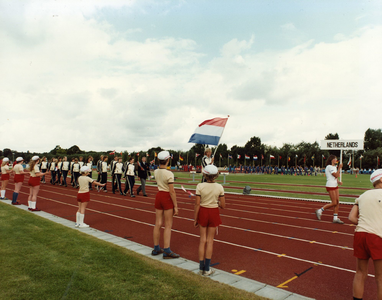97175 Afbeelding van het voorbijtrekken van de Nederlandse ploeg tijdens de openingsceremonie van de Europese ...
