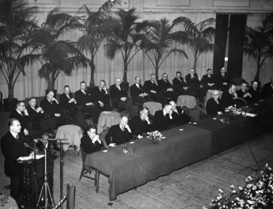 100148 Afbeelding van minister-president dr. W. Drees (linksvoor) tijdens zijn toespraak op het congres ter gelegenheid ...