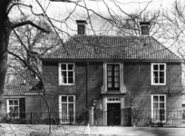 93758 Gezicht op de voorgevel van het huis Mariënhof (Diependaalsedijk 52) te Maarssen.
