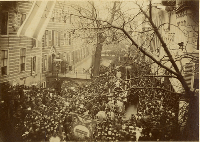 97096 Afbeelding van de optocht ter gelegenheid van de viering van de 70e verjaardag van koning Willem III op de Kromme ...