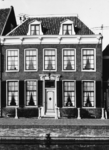 93795 Gezicht op de voorgevel van het herenhuis Herengracht 4 te Maarssen.
