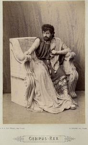 97111 Afbeelding van koning Oedipus, gespeeld door J.J. Jansen, in het door studenten van het Utrechtsche Studenten ...