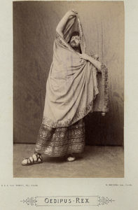 97112 Afbeelding van koning Oedipus, gespeeld door J.J. Jansen, in het door studenten van het Utrechtsche Studenten ...