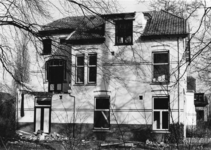93894 Gezicht op de rechtergevel van het herenhuis De Haven (Parkweg 51) te Maarssen tijdens de afbraak.