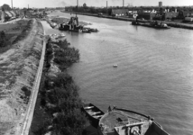 93897 Gezicht op de werkzaamheden voor de verbreding van het Amsterdam-Rijnkanaal te Maarssen uit het noordwesten.