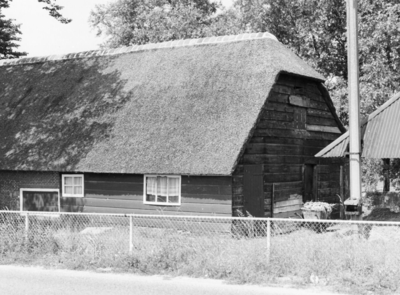 93873 Gezicht op de rechtergevel van de boerderij Huis ten Halve (Maarsseveensevaart 11) te Maarssen.