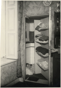 128217 Afbeelding van een kast in Huize Zoudenbalch (Bureau R.K. Parochiaal Armbestuur, Donkerstraat 15-19) te Utrecht, ...