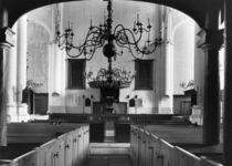 94226 Interieur van de Nederlands-Hervormde Sint-Janskerk (Korte Kerkstraat 5) te Montfoort: de kerkzaal met preekstoel ...
