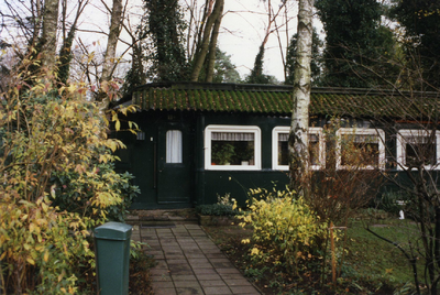 129109 Gezicht op een gedeelte van het voormalige rijtuig mC 9901 van de N.S. (ex-Z.H.E.S.M. BC1) dat bij wijze van ...