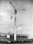 94305 Gezicht op de windmolen bij het pand van de firma Dental Union (Ravenswade 54K) te Nieuwegein, met op de ...