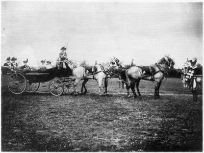 220067 Afbeelding van de vierspan met de hoofdpersoon Maximiliaan, koning van Bohemen, gespeeld door F.A.C. van Lynden ...