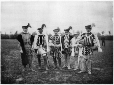 220075 Afbeelding van de buitengewoon gezanten bij het Hof te Wenen, deelnemers aan het Ridderhofspel ter gelegenheid ...