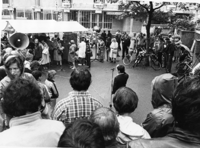 102960 Afbeelding van een in het kader van de aanstaande gemeenteraadsverkiezingen door het Utrechts Nieuwsblad ...