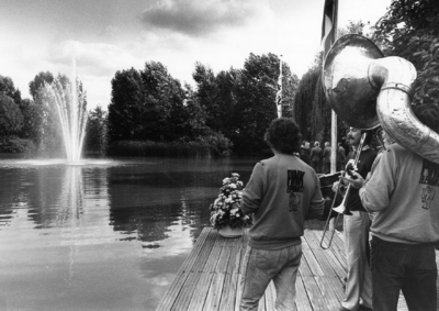 103133 Afbeelding van de aanbieding van een fontein ter gelegenheid van het 100-jarig bestaan van de ...