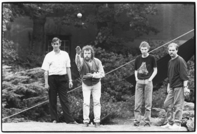 103517 Afbeelding van het spelen van Jeu de Boules in de tuin van het Duitse Huis tijdens het buurtfeest op de ...