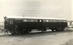 165798 Afbeelding van het fabrieksnieuwe bagagerijtuig NS D 6065 (serie D 6061-6080) van de N.S. op het terrein van ...