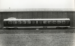 165799 Afbeelding van het fabrieksnieuwe Ce-rijtuig (3e klasse) van het electrische treinstel nr. 637 (mat. 1936) van ...
