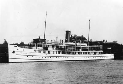 165630 Afbeelding van het motorschip W.F. van der Wyck van Rederij Koppe voor de bootdienst Enkhuizen-Stavoren in de ...