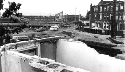 400629 Gezicht op de in aanleg zijnde Daalsetunnel te Utrecht, uit het westen, met op de voorgrond de restanten van een ...