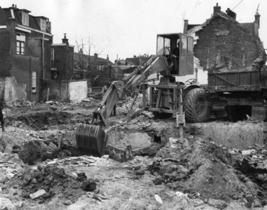 500228 Afbeelding van de sloopwerkzaamheden in verband met de aanleg van de Daalsetunnel en het Westplein te Utrecht, ...