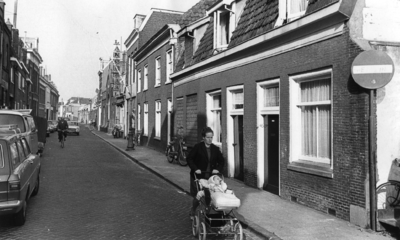 500231 Gezicht in de Lauwerecht te Utrecht, met rechts de huizen Lauwerecht 45 -hoger.