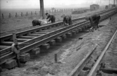 165758 Afbeelding van de werkzaamheden ten behoeve van de baanverzwaring ter hoogte van Oudewater.