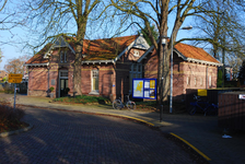 803815 Gezicht op het N.S.-station Soestdijk (Spoorstraat 1) te Soest.