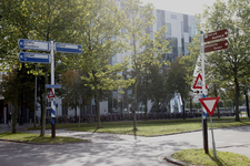 806513 Gezicht op het A.A. Hijmans van den Berghgebouw (Universiteitsweg 98) van het Academisch Biometrisch Centrum van ...