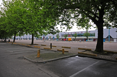 807778 Gezicht op de Veemarkthallen (Sartreweg 1) te Utrecht, uit het zuidwesten.