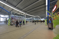 821736 Gezicht in het nieuwe gedeelte van de Stationshal te Utrecht, op de dag van de opening.
