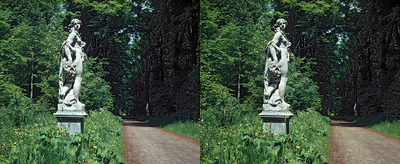 825472 Gezicht in de beeldenlaan voor het huis Oud Amelisweerd (Koningslaan 9) te Bunnik, met het beeld Flora (lente).