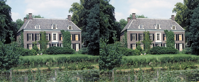 825479 Gezicht op de voorgevel van het landhuis Oud Amelisweerd (Koningslaan 9) te Bunnik.