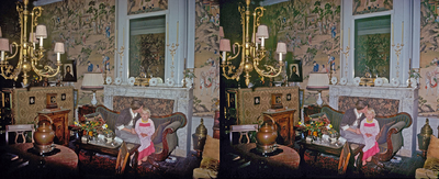 825480 Interieur van het landhuis Oud Amelisweerd (Koningslaan 9) te Bunnik: Chinese salon, met Greet en Monique de ...