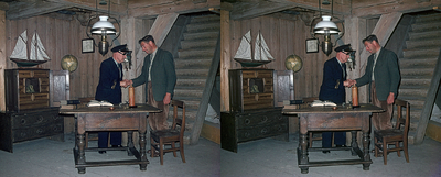 825484 Afbeelding van de opvoering van een scène voor een kindertheater op de zolderverdieping van het landhuis Oud ...